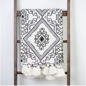 Kirkland’s Dylan Throw blanket new without tags